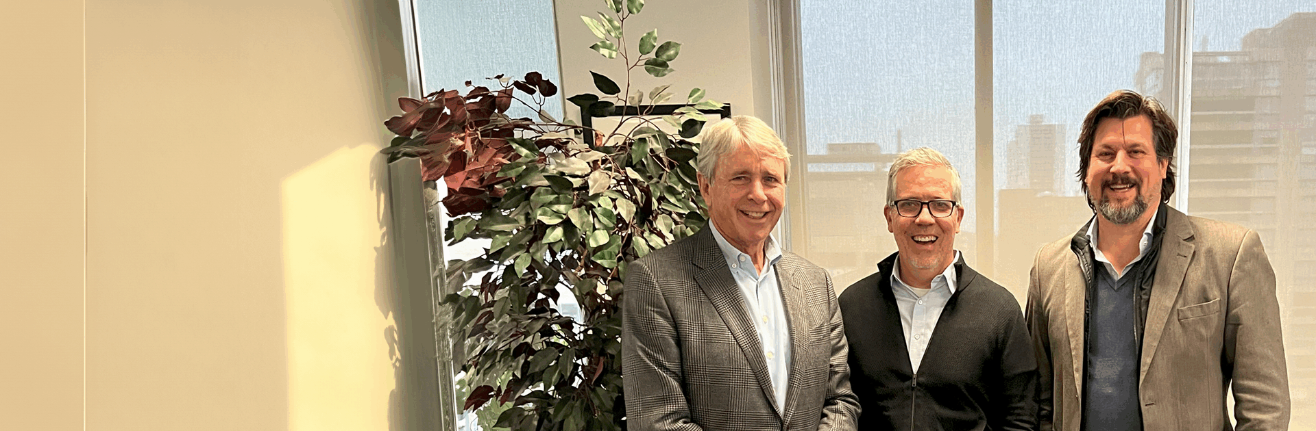 Von links nach rechts: Tom Kennedy (Vorsitzender und Gründer von Kensington Capital), Patrick Poulin (Präsident & CEO Element5), Christoph Kulterer (CEO & Eigentümer HASSLACHER Gruppe). © HASSLACHER Gruppe